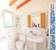 Toilet Kamar 6 Villa Cartagena