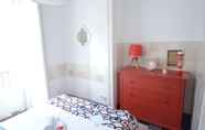 Kamar Tidur 5 The Color Guesthouse