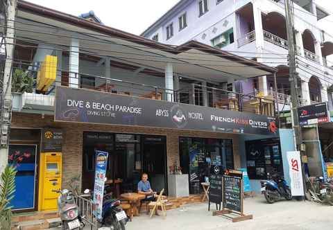 Bangunan Abyss Hostel