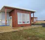 Exterior 2 Blue View Cabin 4A with Hot Tub