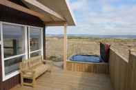 Common Space Blue View Cabin 5A with Hot Tub