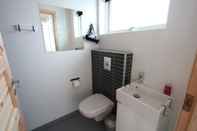 Toilet Kamar Blue View cabin 4B with Hot Tub