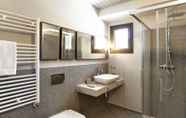 In-room Bathroom 5 Relais Chiaramonte