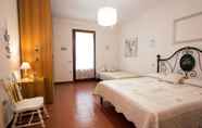Bedroom 3 Villa Mandrioli Agriturismo
