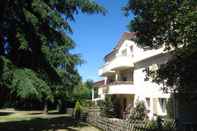 ภายนอกอาคาร Chambre d'hôtes avec balcon et vue sur le parc, hôte privé