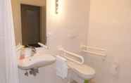 Toilet Kamar 4 Hotel Trebeltal