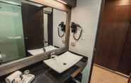 In-room Bathroom 4 Hotel Diamond Lima