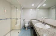 In-room Bathroom 2 Hotel New Folias