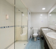 In-room Bathroom 2 Hotel New Folias