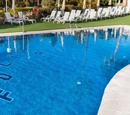 Swimming Pool 5 Hotel New Folias