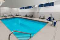 Swimming Pool Courtyard by Marriott Burlington