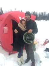 Bangunan 4 Alaska log cabins on the pond B & B