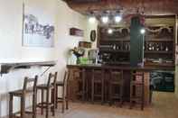 Bar, Cafe and Lounge Albergue Santo Tomás de Canterbury - Hostel