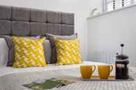 Kamar Tidur Elliot Oliver - Stylish 2 Bedroom Town Centre Apartment