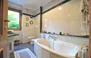 Phòng tắm bên trong 5 Locanda Cavalli