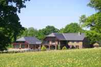 Exterior Acorn Court Country House