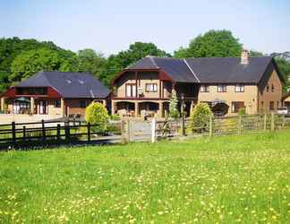 Exterior 2 Acorn Court Country House