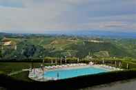 Swimming Pool Agriturismo Al Castle