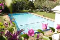 Swimming Pool Hotel Warahena Walauwa