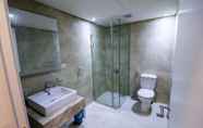 In-room Bathroom 3 Miramar Downtown hotel