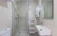 In-room Bathroom 6 Vista Mare Beach Apartments By Porto City Hosts