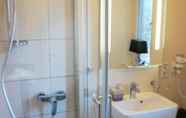 In-room Bathroom 6 Hotel Restaurant Hackmann-Atter