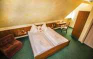 Kamar Tidur 3 Landhotel & Weingasthof Schwarzer Adler