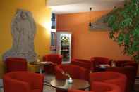 Quầy bar, cafe và phòng lounge Tagungshaus Regina Pacis