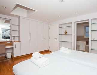 Kamar Tidur 2 Beautiful 1 Bedroom Apartment in Victoria