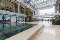 Swimming Pool Hampton by Hilton Utrecht Central Station