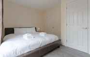 Kamar Tidur 7 Bright 2 Bedroom Flat in Lambeth With Balcony