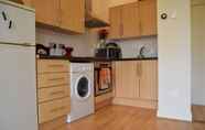 Phòng ngủ 6 Bright 1 Bed Flat in West Hampstead With Balcony