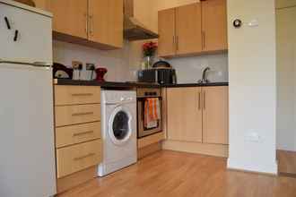 Bedroom 4 Bright 1 Bed Flat in West Hampstead With Balcony