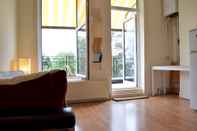 Phòng ngủ Bright 1 Bed Flat in West Hampstead With Balcony