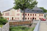 Bangunan Pension Gasthof und Hotel Roter Hirsch