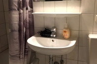 In-room Bathroom Business Apartment