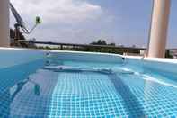 Swimming Pool Vihomes Villa