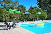 Swimming Pool Domaine Château de Sainte-Croix