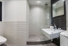 In-room Bathroom P&O Apartments Chmielna 1