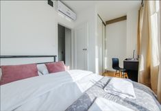 Bedroom 2 P&O Apartments Chmielna 1