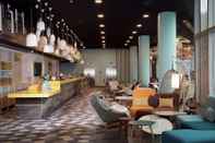 Bar, Cafe and Lounge Hampton by Hilton Paris Clichy