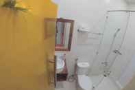 In-room Bathroom Yellow House Boutique