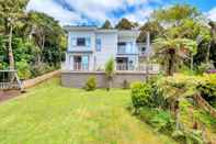 Exterior Spectacular Hilltop Retreat near Piha