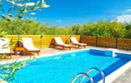 Swimming Pool 4 Villa Ftelia