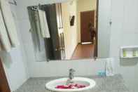 Toilet Kamar Diamond Popa Hotel