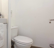 In-room Bathroom 2 5 Sins Chiado Hostel
