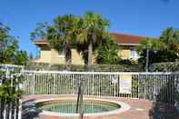 Swimming Pool Fort Myers Luxury Vacation Condo