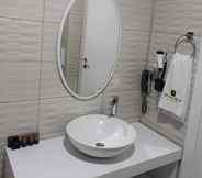 Toilet Kamar 7 Grand Silay Hotel