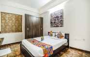 Phòng ngủ 3 FabEscape Himadri Inn
