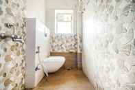 In-room Bathroom FabEscape Himadri Inn